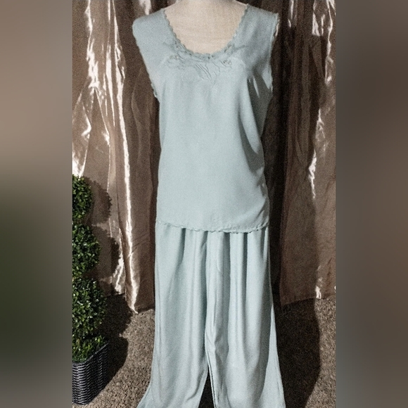 Bali Emerald - Resort, Lounge Wear - Camisole, Pants & Cut Out Lace Jacket - Picture 3 of 13